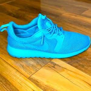 Women Nike Roshe,size11